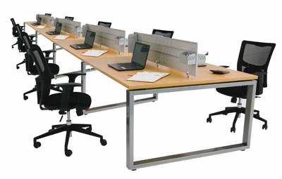 Caballeriza de oficina para telemarketing con mamparas de aluminio